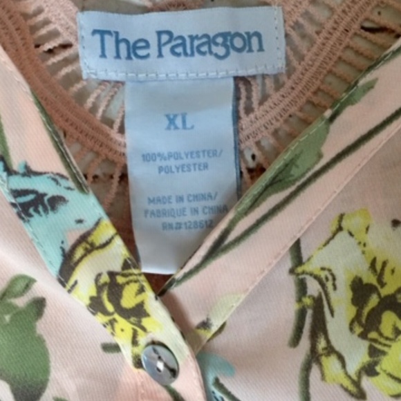 BEAUTIFUL FLORAL SHIRT! - Picture 6 of 6